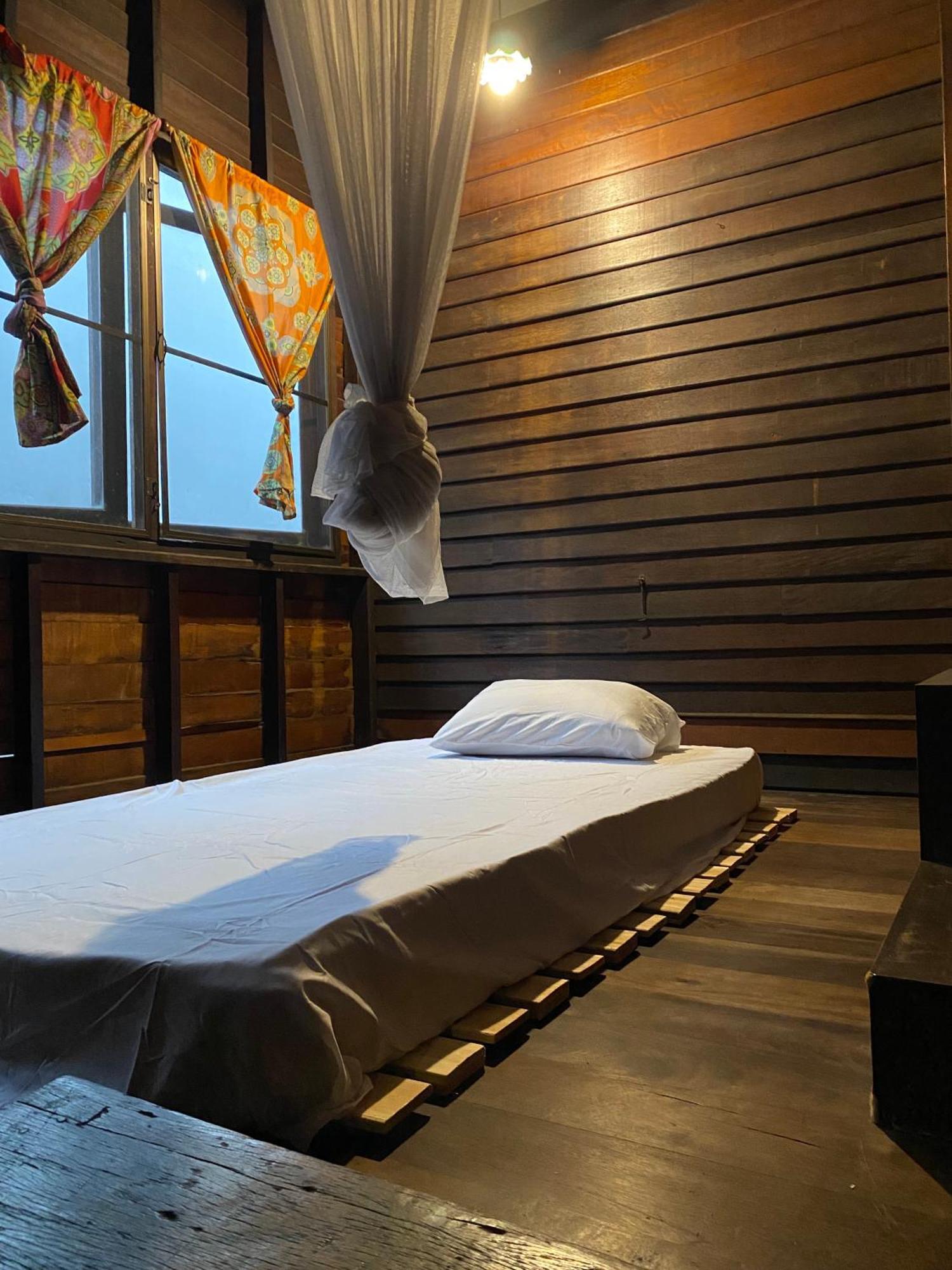 Single Room,1605902460:JPEG
